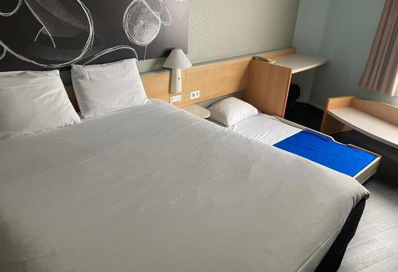 בית מלון כפרי Ibis Poitiers Centre