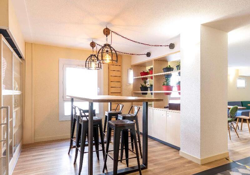 ホテル Ibis Rochefort