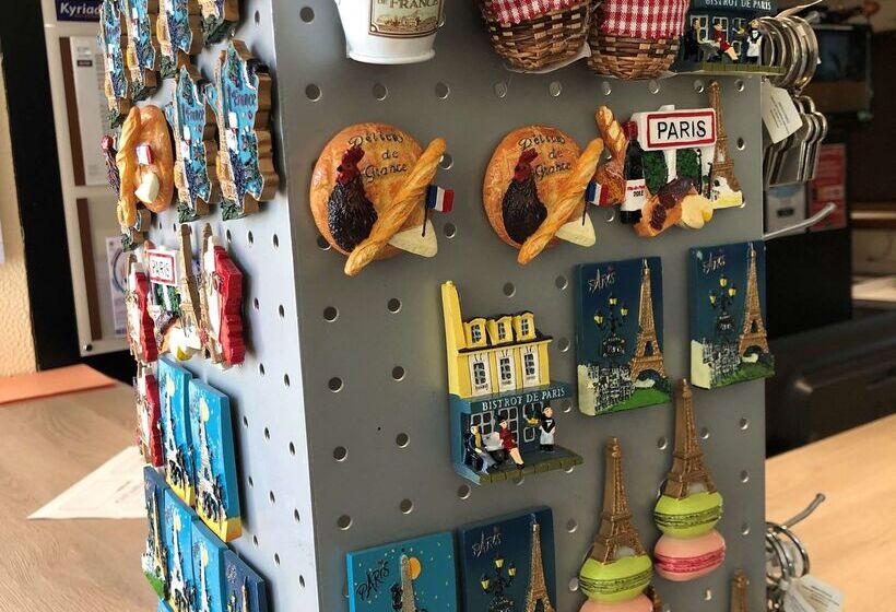 Отель Kyriad Nemours