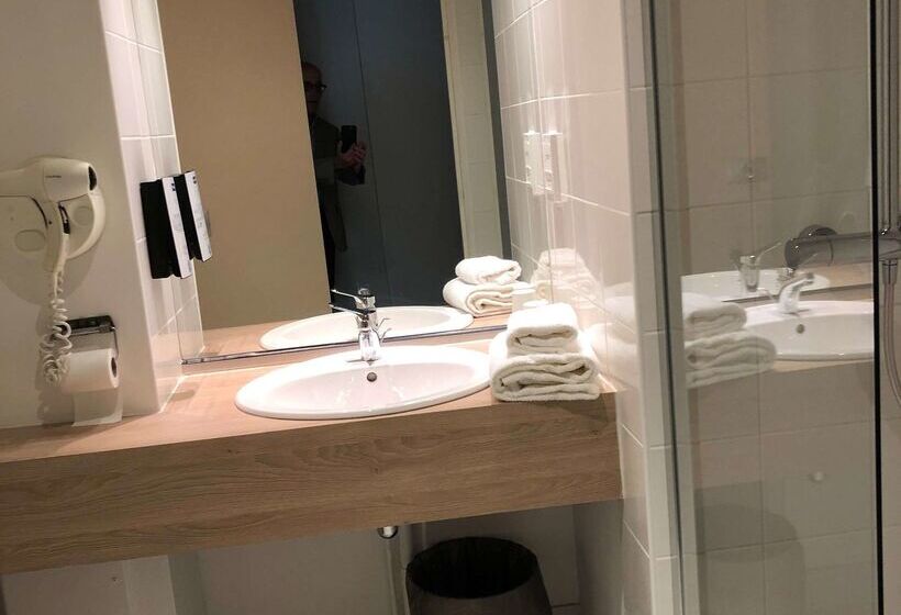 בית מלון כפרי Kyriad Nemours