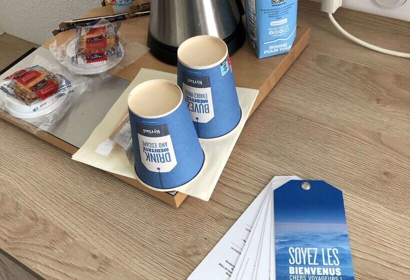 Отель Kyriad Nemours