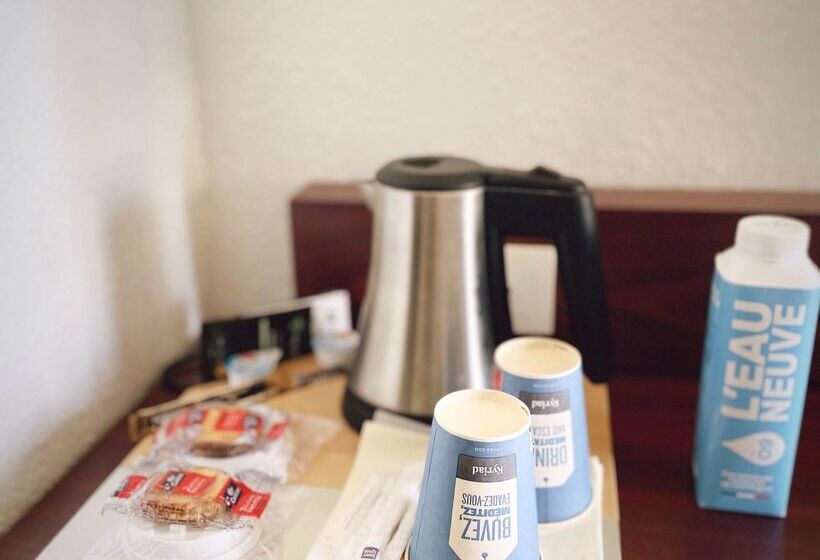 Отель Kyriad Nemours