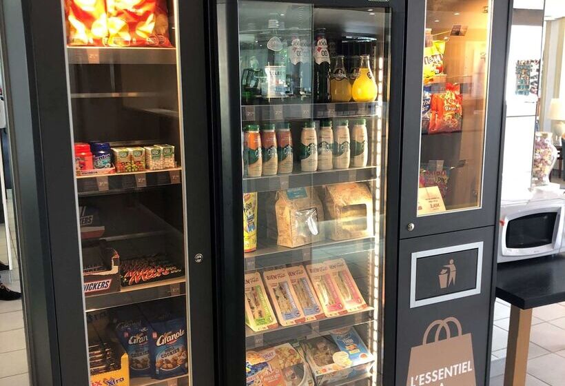 Отель Kyriad Nemours