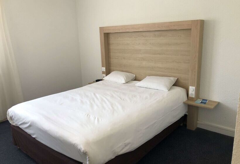 Отель Kyriad Nemours