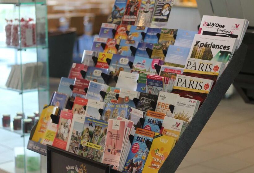 Отель Kyriad Nemours