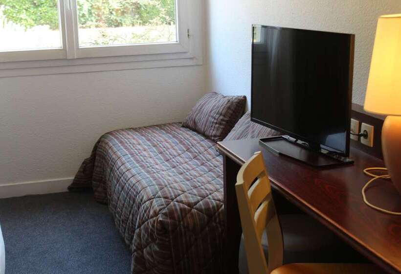 Отель Kyriad Nemours