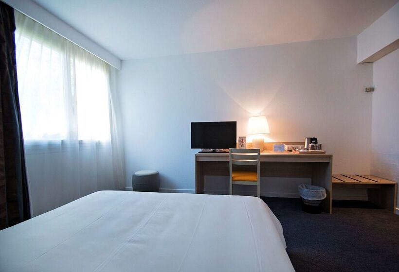 Отель Kyriad Nemours