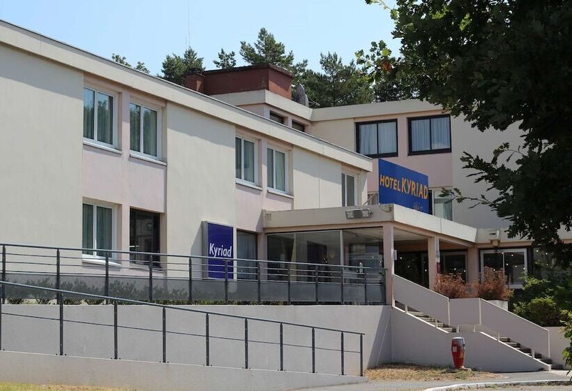 Отель Kyriad Nemours