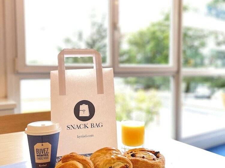 Отель Kyriad Nemours