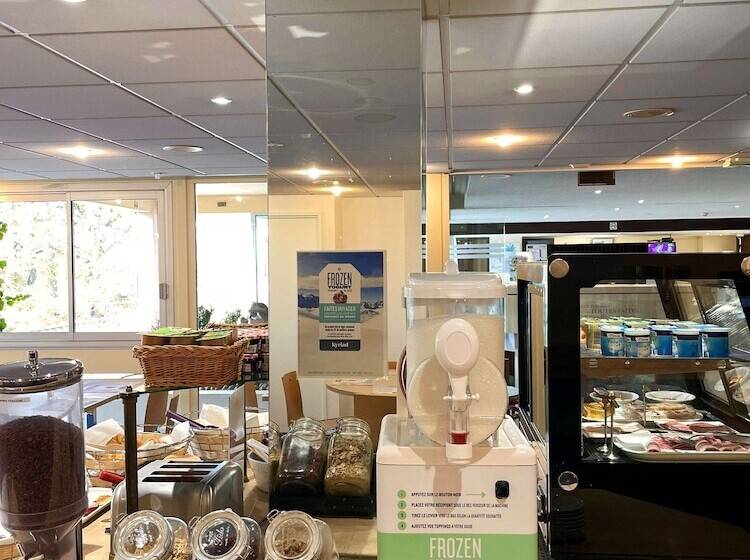 Отель Kyriad Nemours