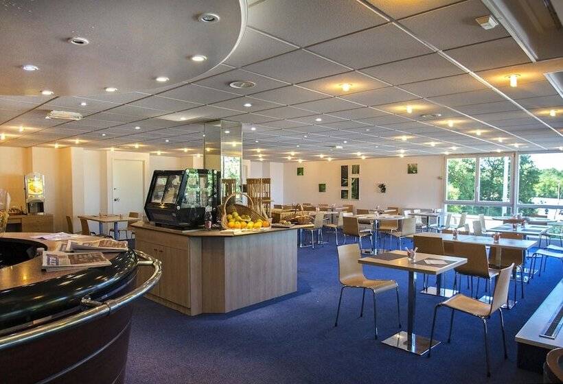 Отель Kyriad Nemours