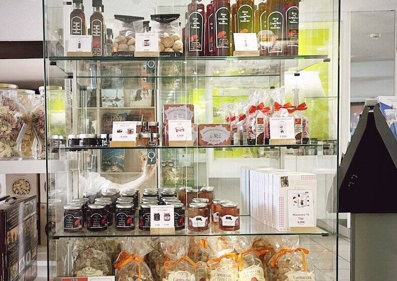 Отель Kyriad Nemours