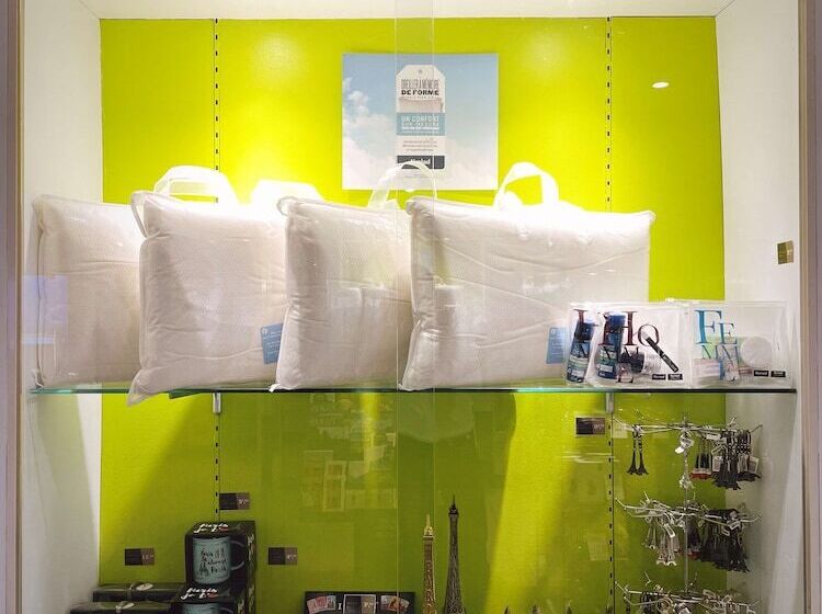 Отель Kyriad Nemours