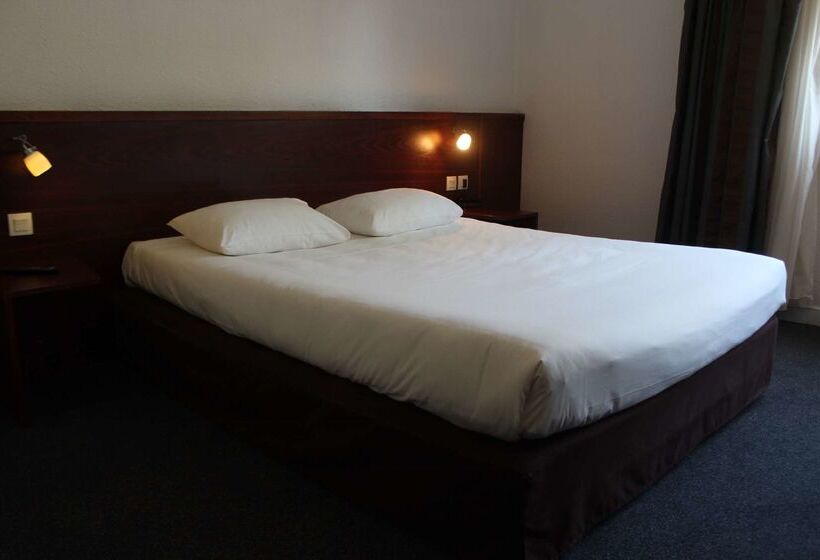 בית מלון כפרי Kyriad Nemours