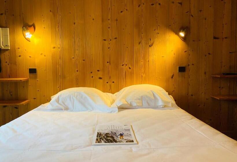 호텔 L Arveyron Open House