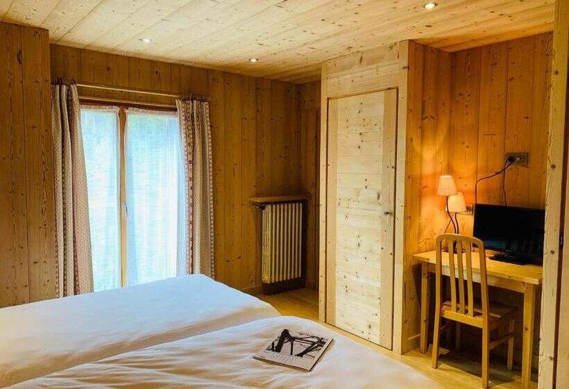 호텔 L Arveyron Open House