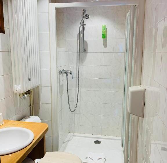 호텔 L Arveyron Open House