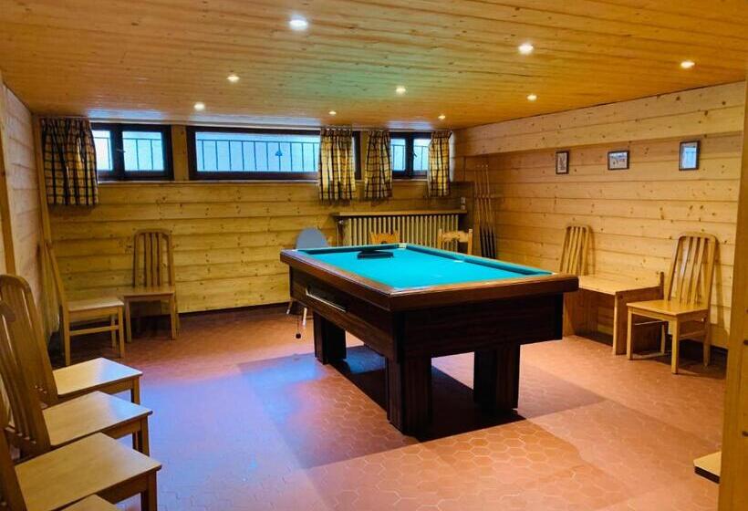 호텔 L Arveyron Open House