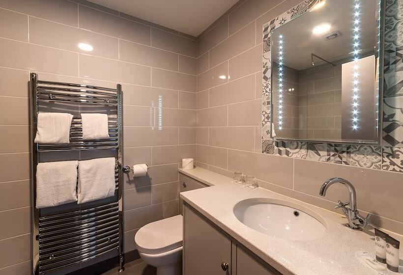 בית מלון כפרי Lake Of Shadows