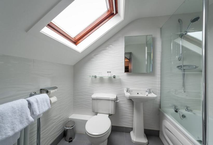 בית מלון כפרי Lake Of Shadows