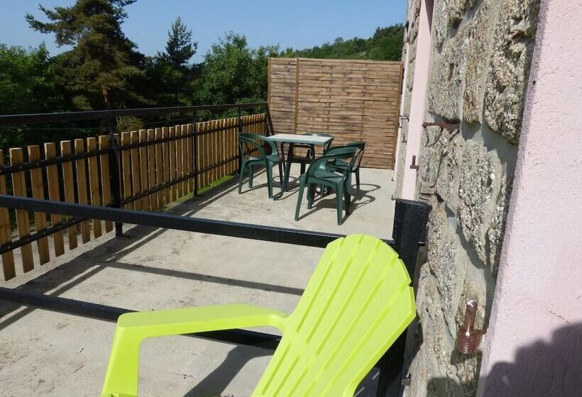 בית מלון כפרי Le Chalet