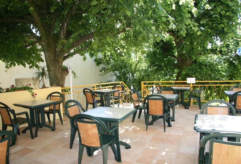 Les Ambassadeurs Logis Hotels Et Restaurant