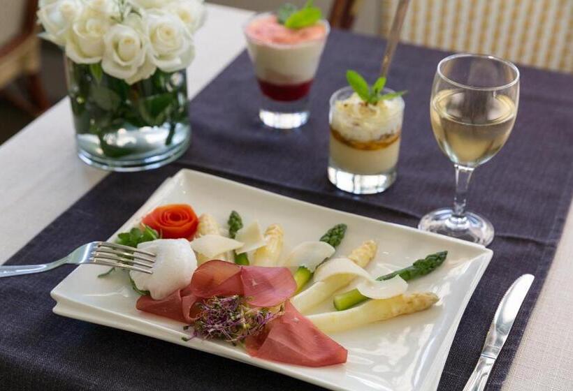 Отель Les Marronniers