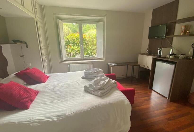 Отель Les Moulins Du Duc écolodge