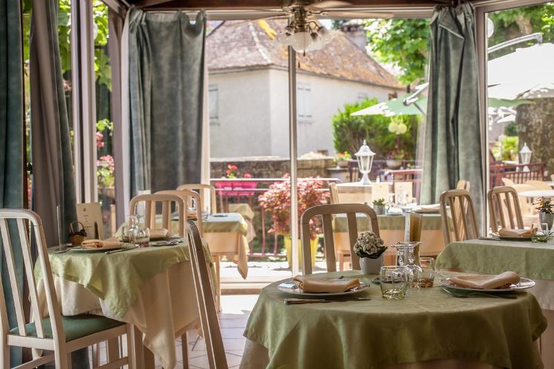 Logis Hotels   Auberge De L île   Hôtel 3 étoiles Et Restaurant