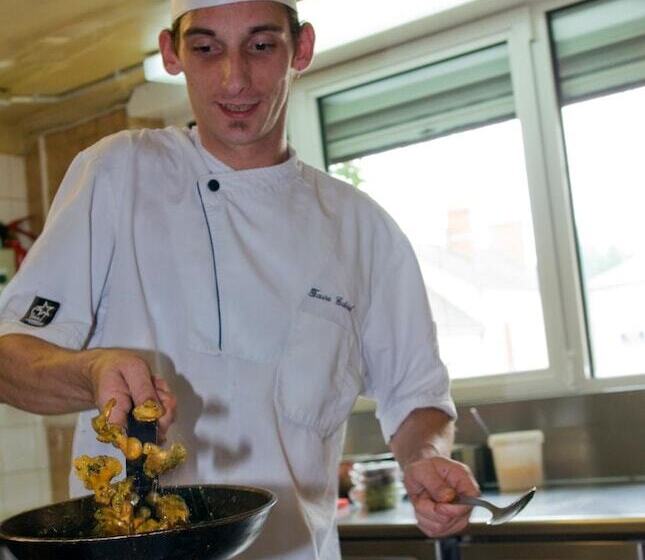 فندق Logis Auberge Du Centre