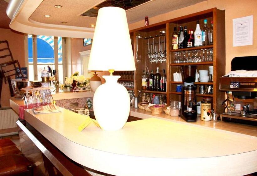 ホテル Logis Grand Hôtel De L Europe