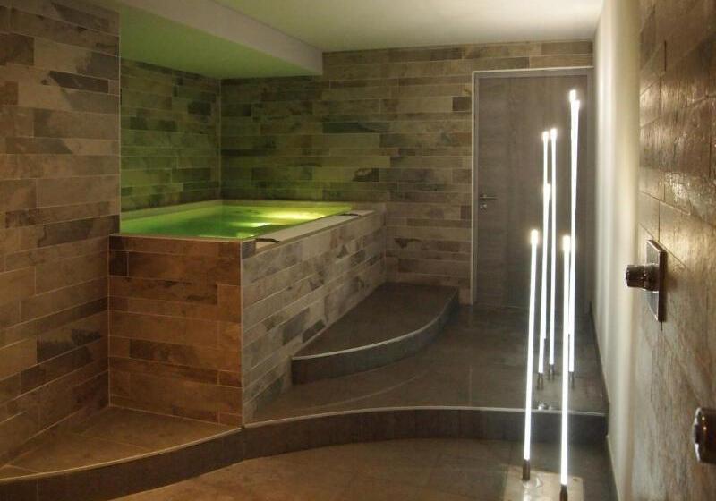 هتل Logis Hôtel Au Cerf d'Or