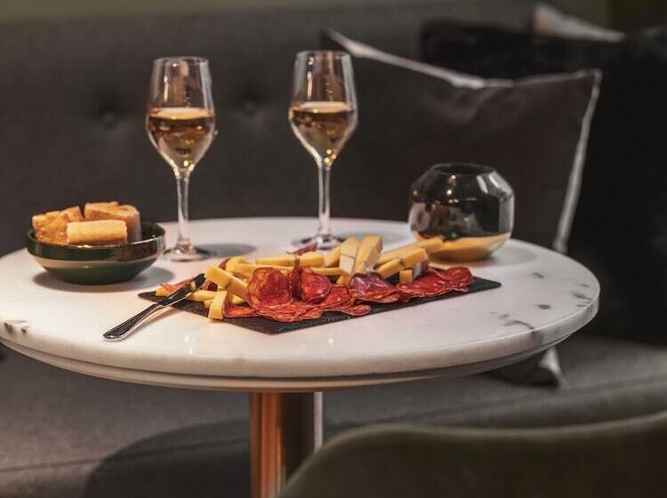 Maisons Du Monde Hotel & Suites   Nantes