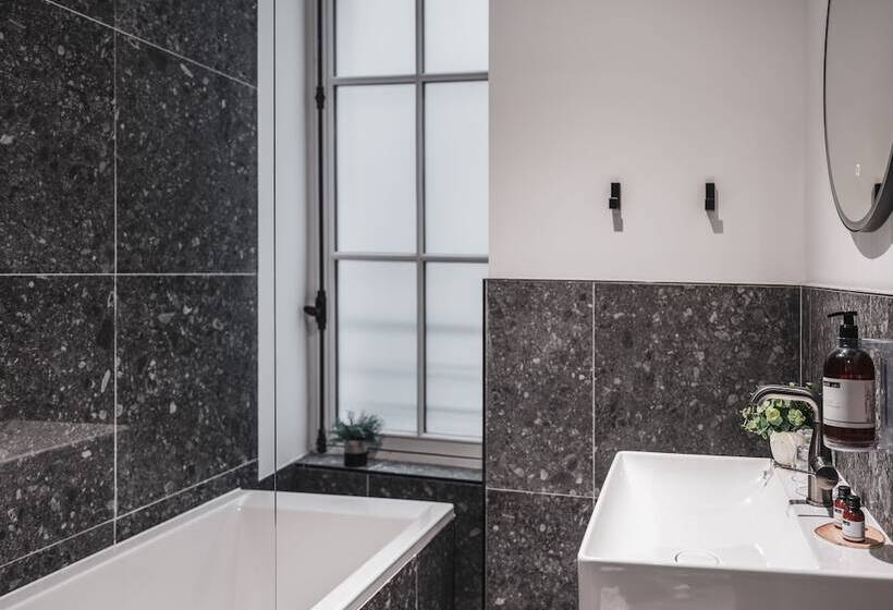 Maisons Du Monde Hotel & Suites   Nantes