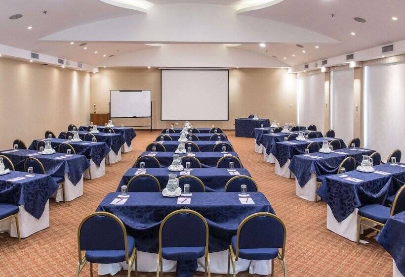 ホテル Mercure Alameda Quito