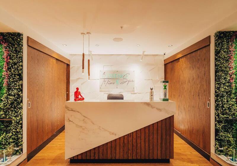 ホテル Mercure Alameda Quito