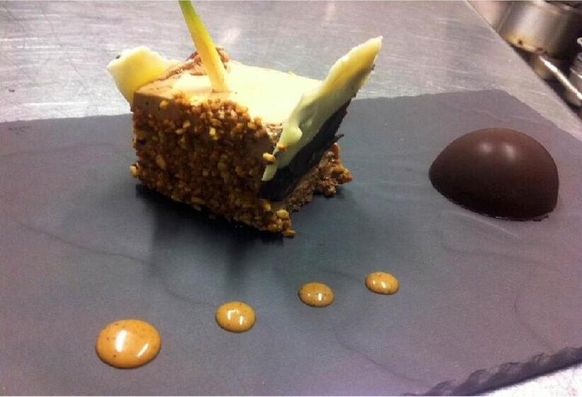 Отель B&b Home Brides Les Bains Les 3 Vallées