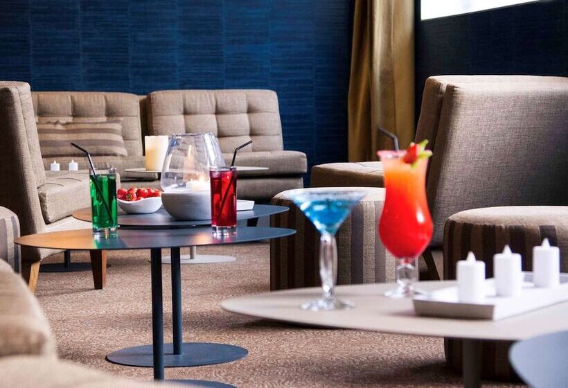 Отель B&b Home Brides Les Bains Les 3 Vallées