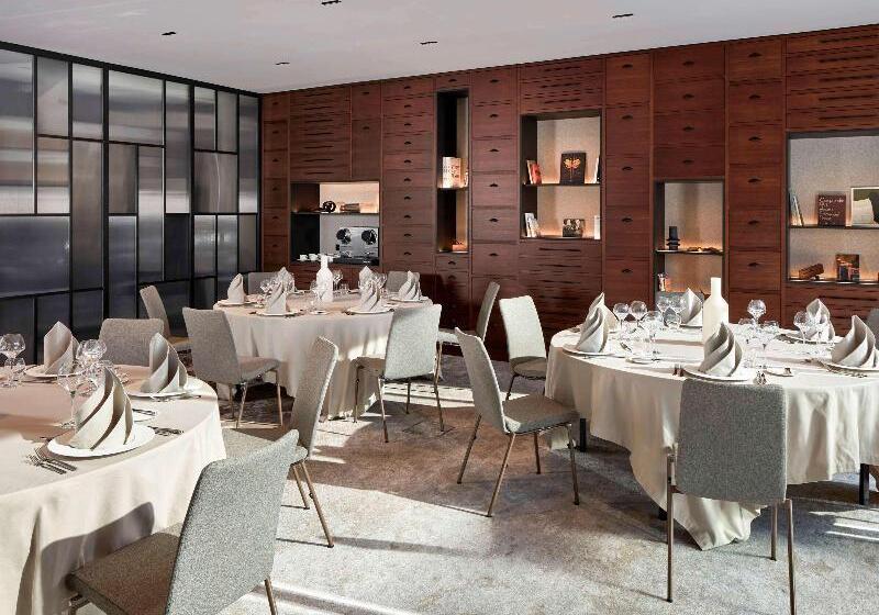 Отель Mercure Colmar Centre Champ De Mars