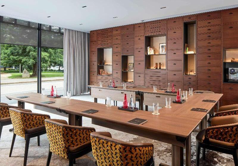 Отель Mercure Colmar Centre Champ De Mars