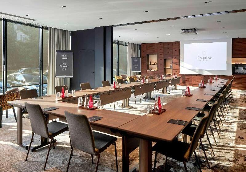 Отель Mercure Colmar Centre Champ De Mars