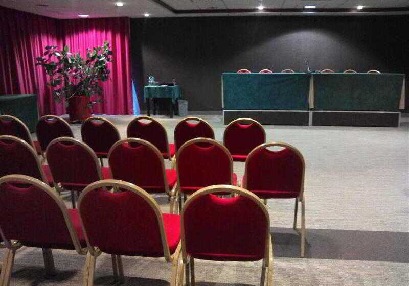 هتل Mercure Vannes Le Port