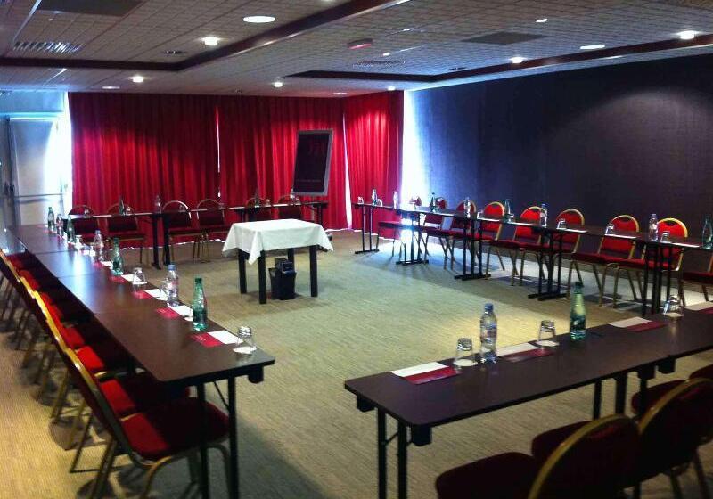 هتل Mercure Vannes Le Port