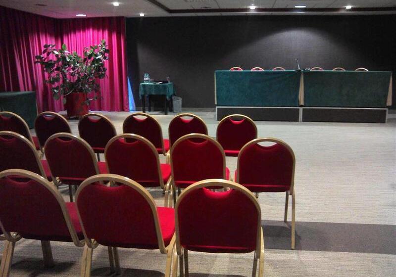 هتل Mercure Vannes Le Port