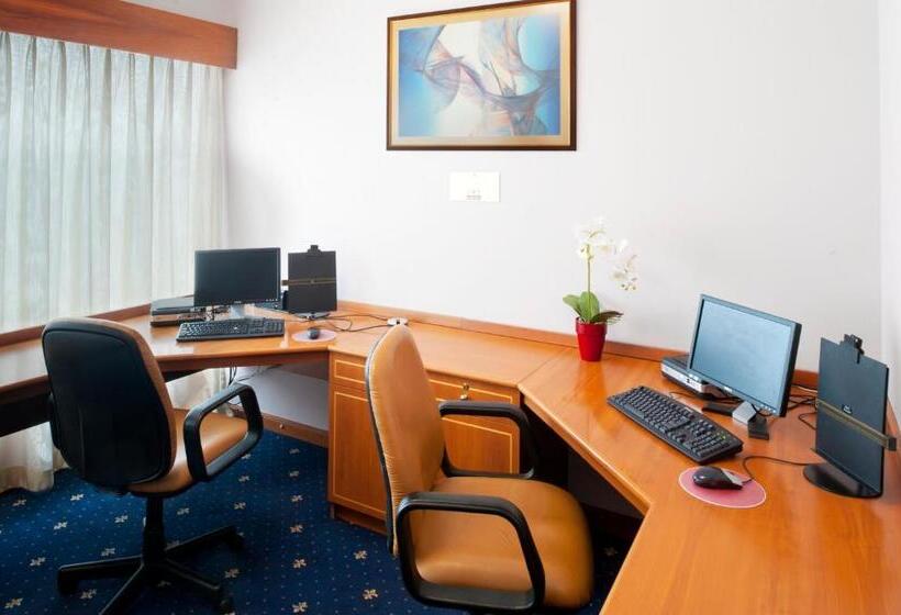 ホテル Millennium Downtown Abu Dhabi