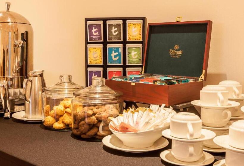 Отель Millennium Downtown Abu Dhabi