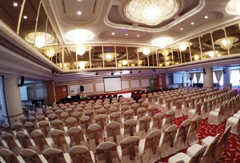 Отель Millennium Downtown Abu Dhabi