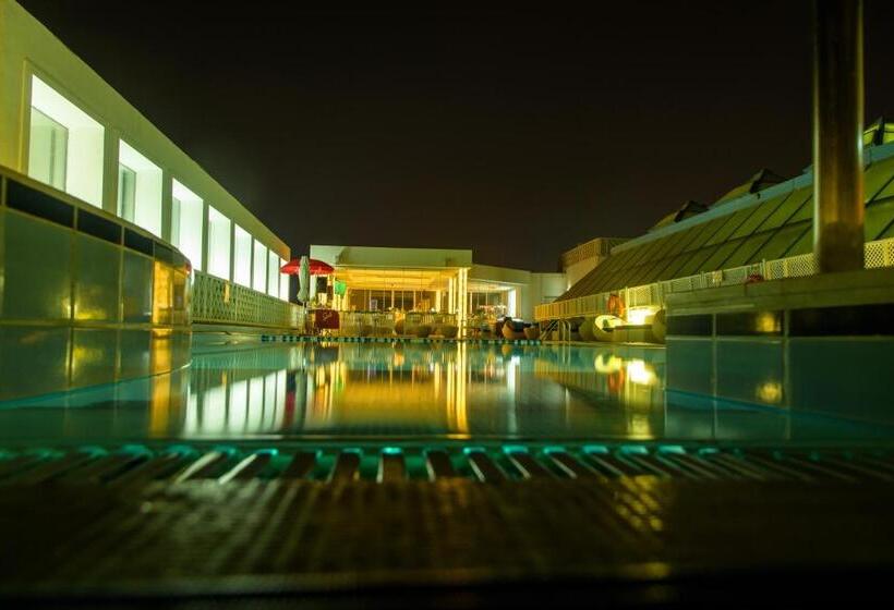 ホテル Millennium Downtown Abu Dhabi