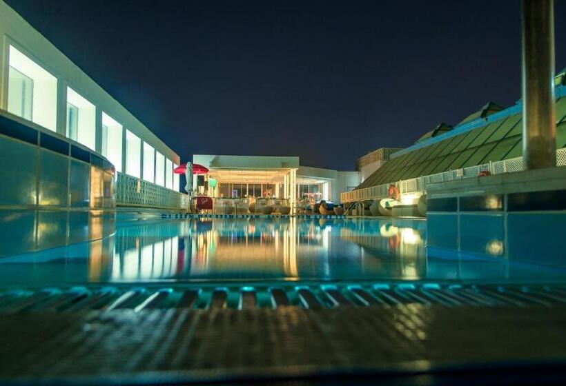 ホテル Millennium Downtown Abu Dhabi