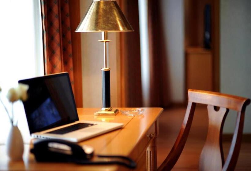 ホテル Millennium Downtown Abu Dhabi